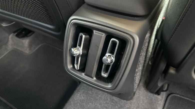 Volvo XC40 2.0 B4P Plus Dark 5dr Auto Petrol Estate